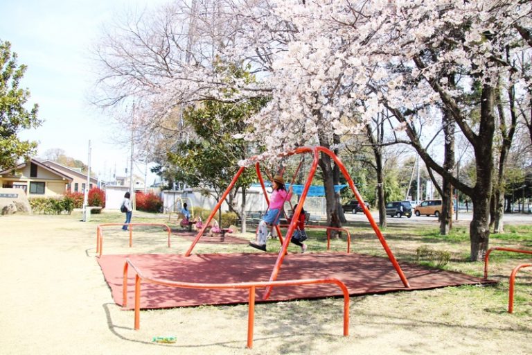 小山市【犬塚公園】の遊具紹介！遊具がリニューアルし遊びやすく！ - とちぎびより