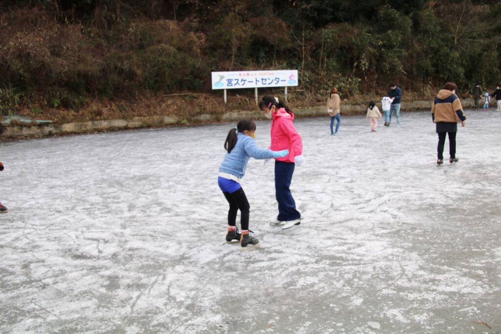 宮スケートセンター 田んぼの上の天然氷のスケート場 小さな子どもから遊べる 栃木市 おやナビ おやま